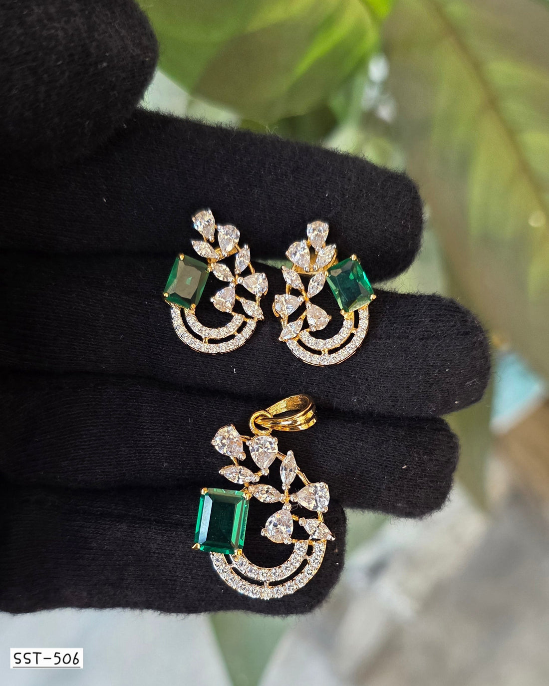 Teeram Emerald And Diamond Pendant Set