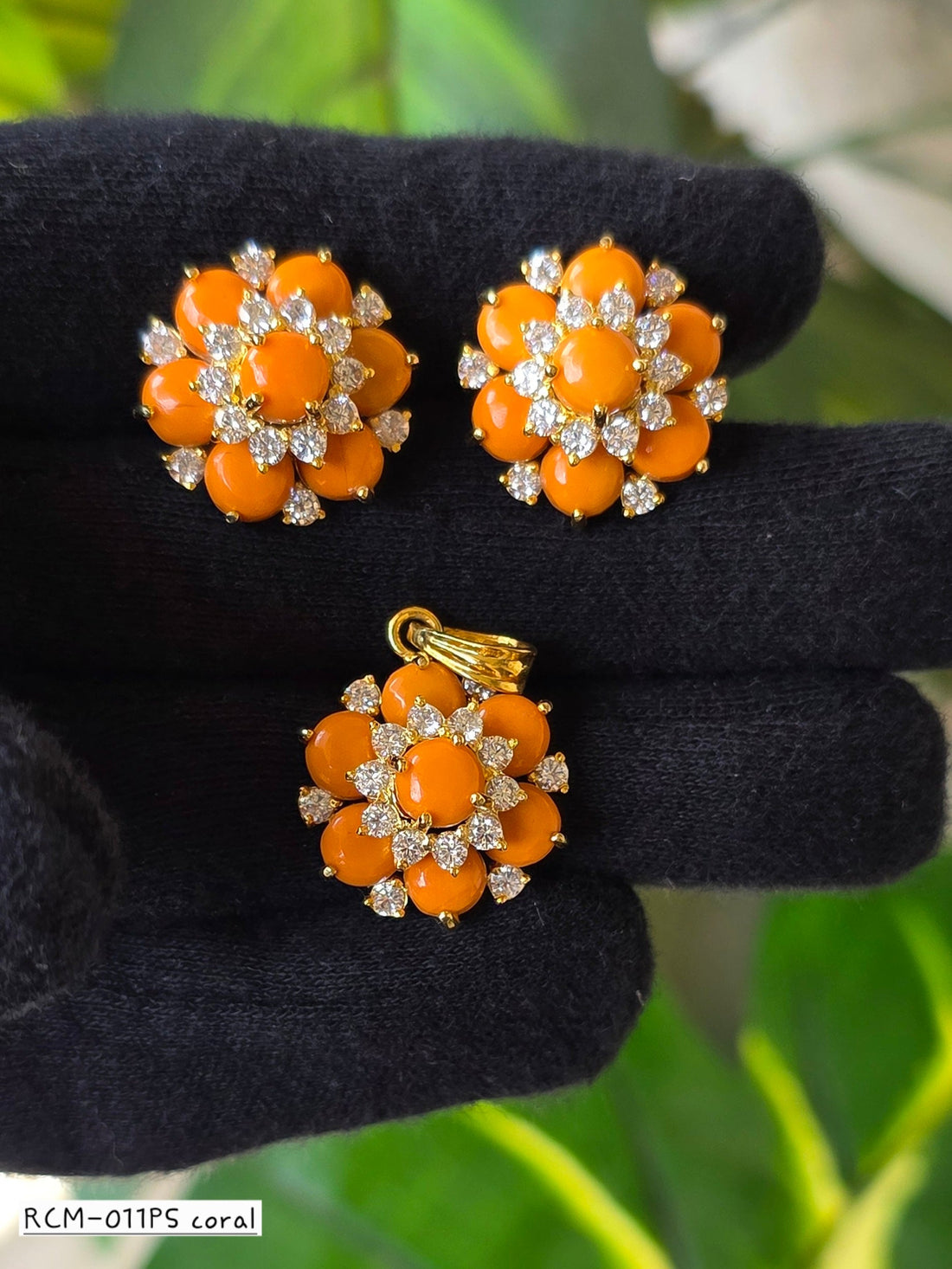 Laya Coral Pendent And Earrings Set