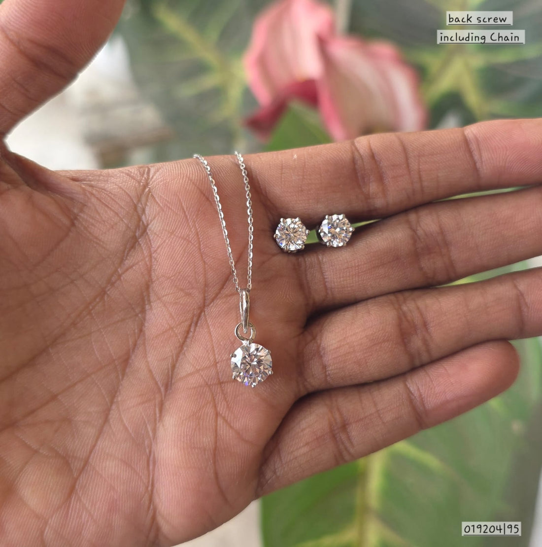 Round Diamond Pendant Set Chain