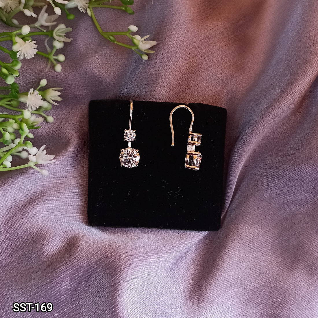 SOLITAIRE PAIR EARRINGS