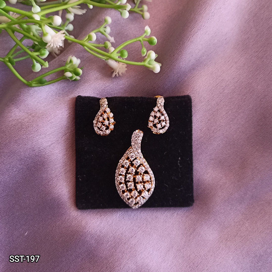 Leafy Diamond Pendant & Earrings Set