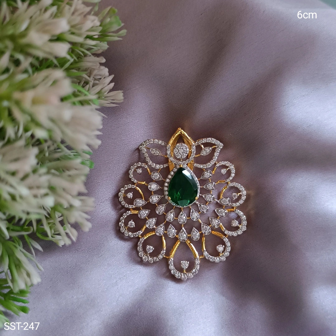 Lira Luxurious Locket