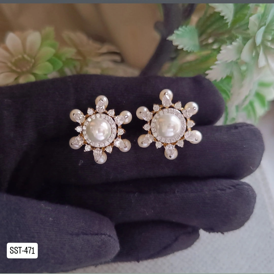 Aruvi Pearl Flower Earrings