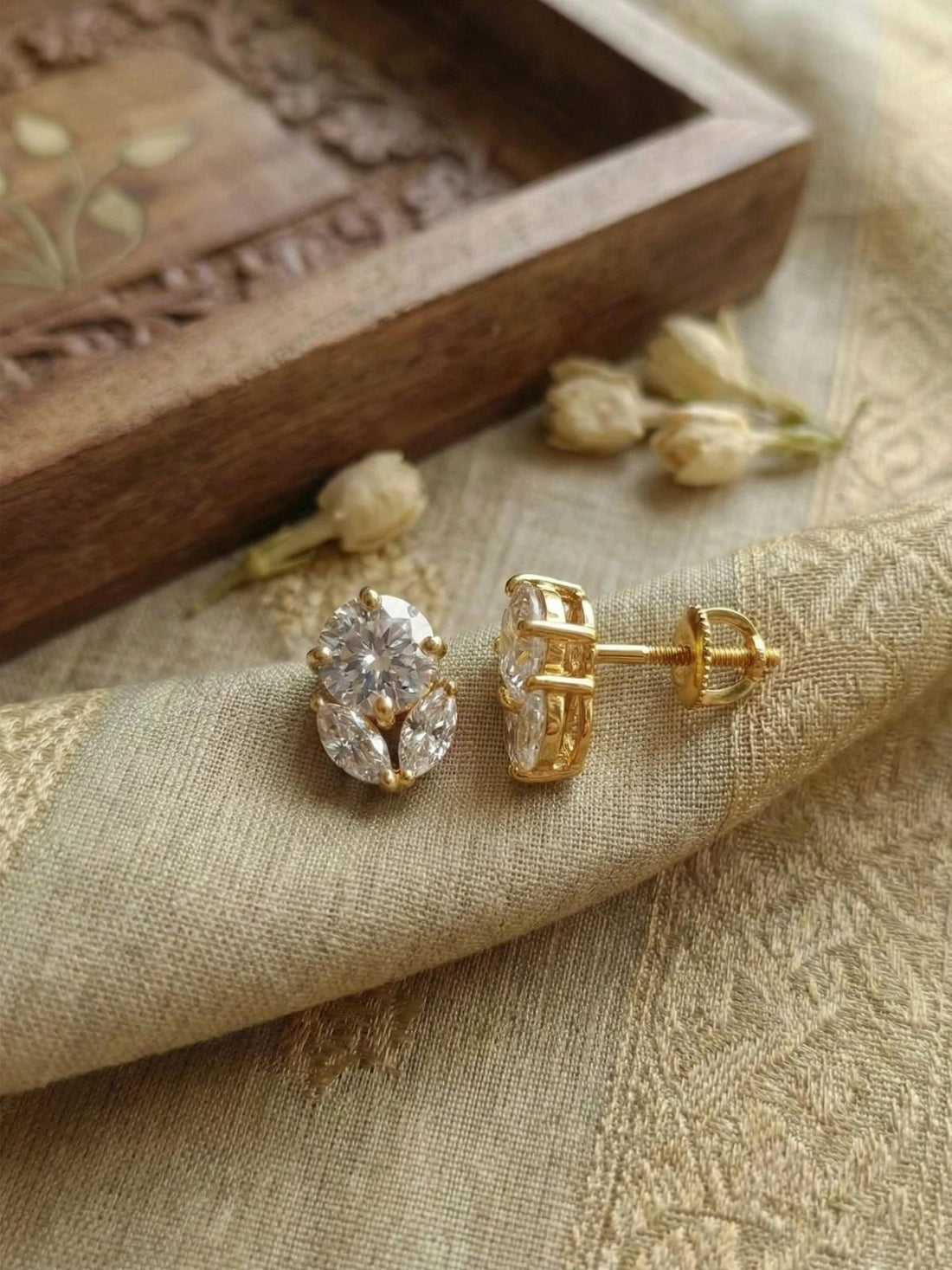 BRILLIANT FLORAL STUD EARRINGS