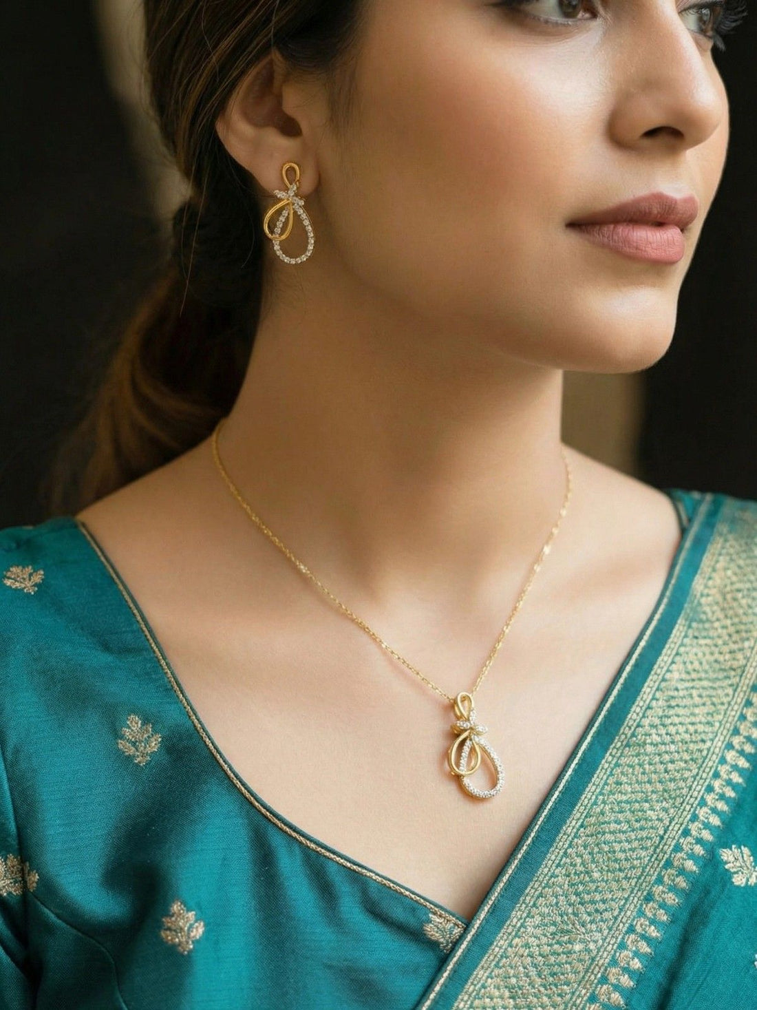 Twirling Teardrop Pendant Set