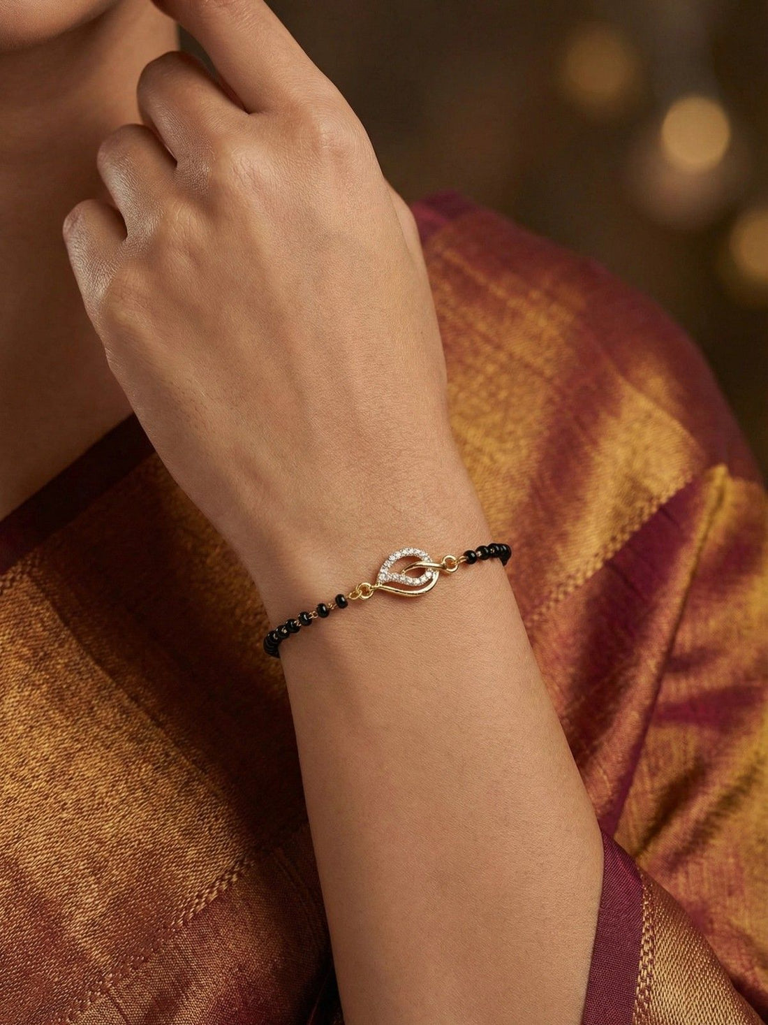 Sparkling Clasp Hand Mangalsutra