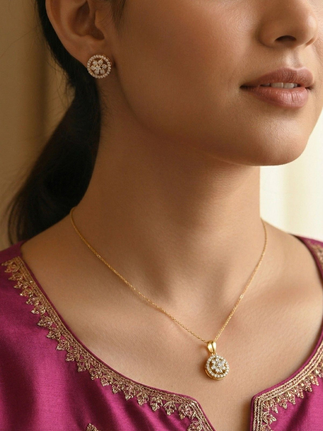 CHARMING CIRCLE PENDANT AND EARRINGS