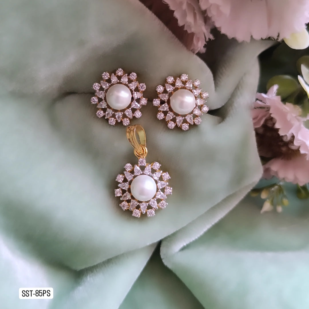 Garima Pendant Earrings Set