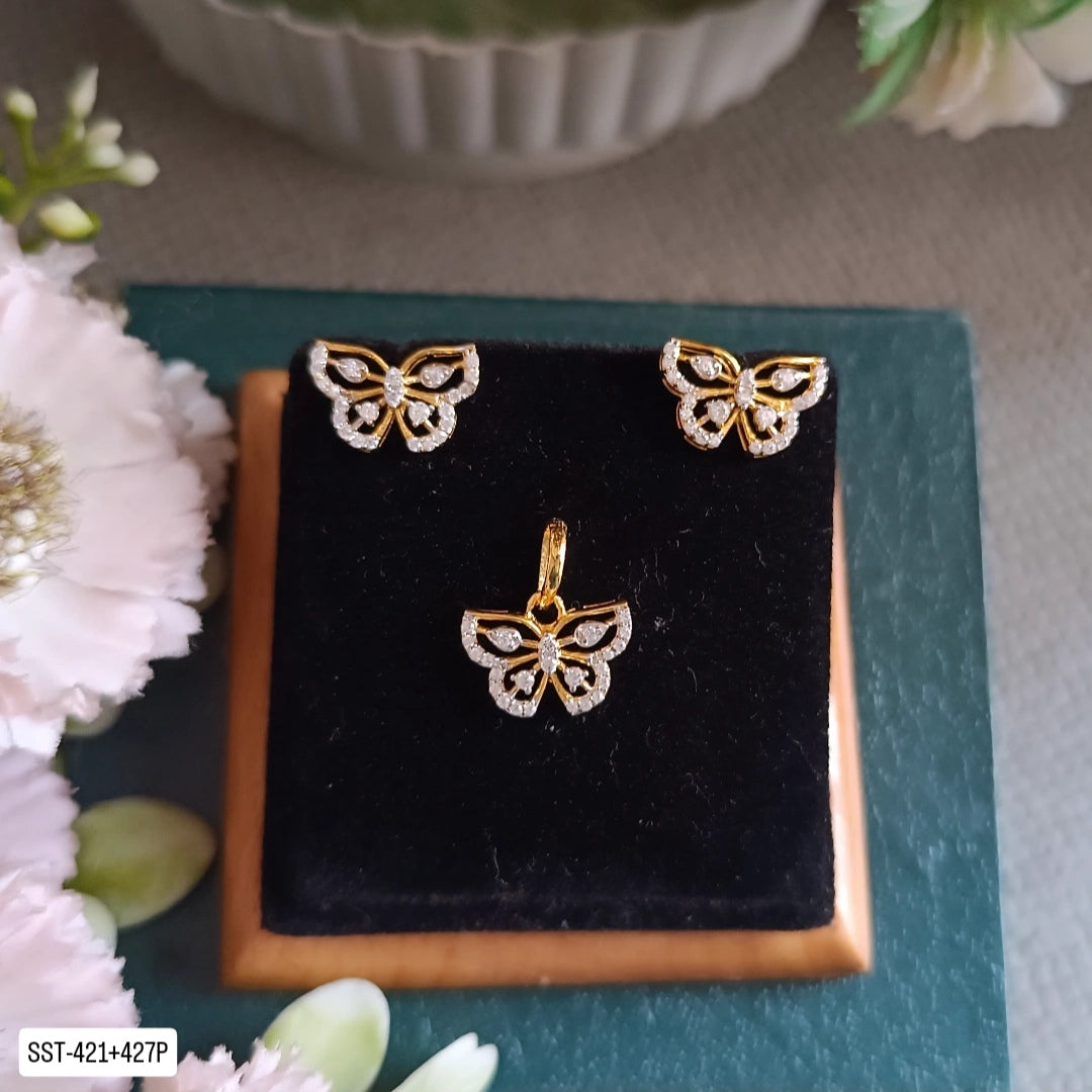 Roha Pendant Earrings Set